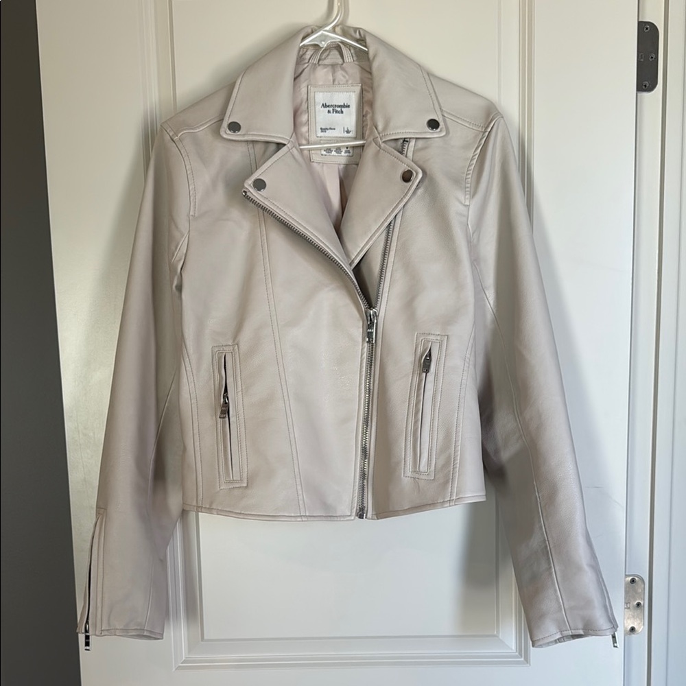 Abercrombie & Fitch Cream Vegan Leather Moto Jacket Asymmetrical Design
